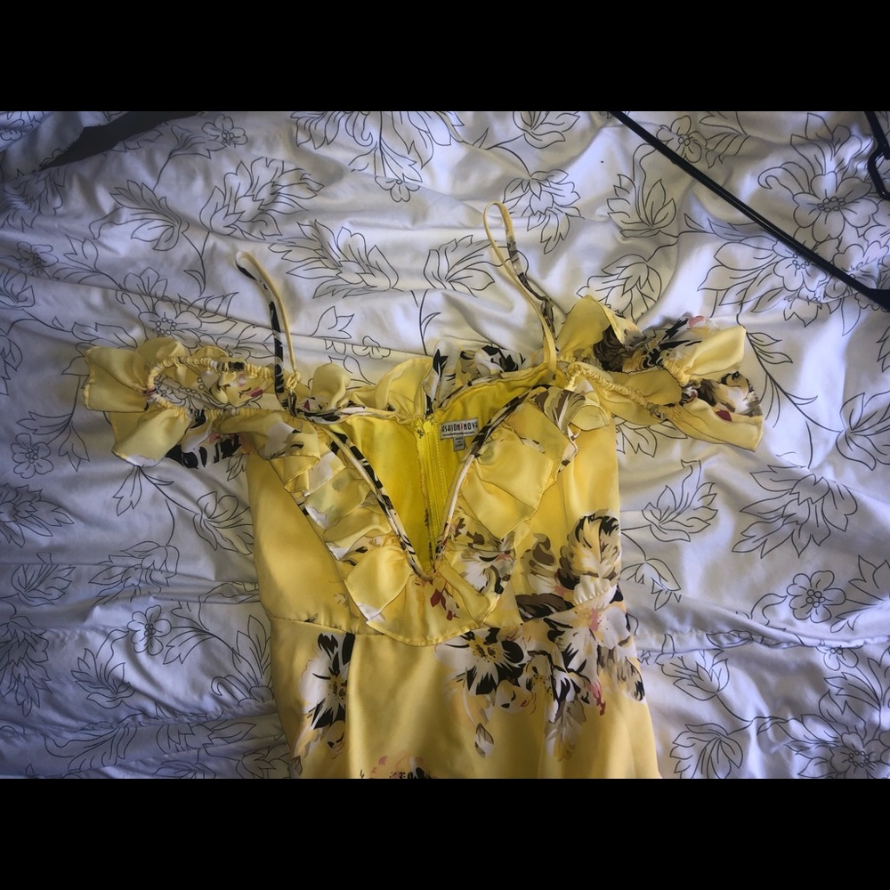 Yellow off the shoulder floral maxi dress - Picture 3 of 3